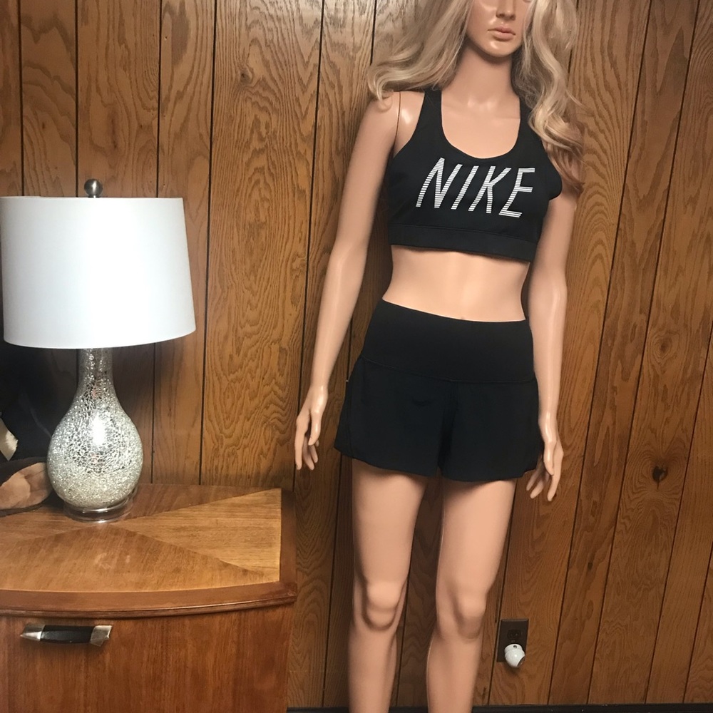 Lululemon Short Black-Size 6 -Good Condition - Picture 8 of 14